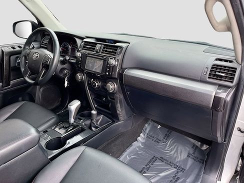 Used 2018 Toyota 4Runner TRD Off-Road Premium image 29