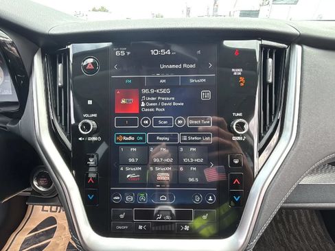 Used 2025 Subaru Outback Premium AWD/4WD image 17