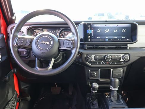 Used 2024 Jeep Gladiator Sport image 18