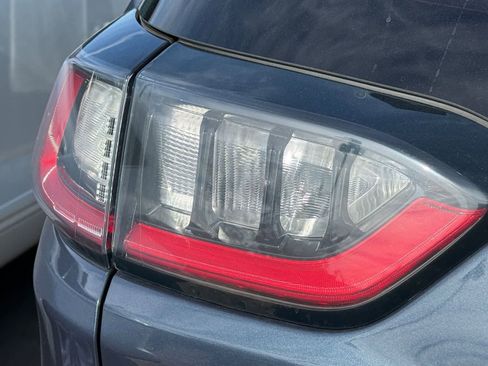 Used 2021 Jeep Cherokee Latitude Plus image 14