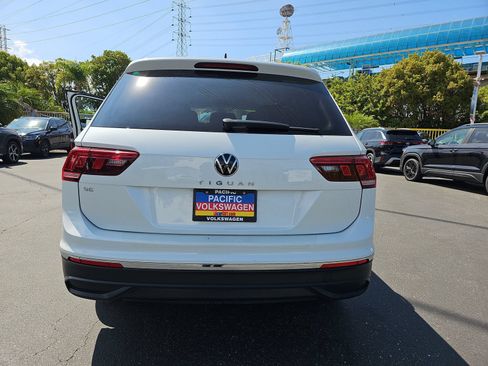 Used 2023 Volkswagen Tiguan SE FWD image 11