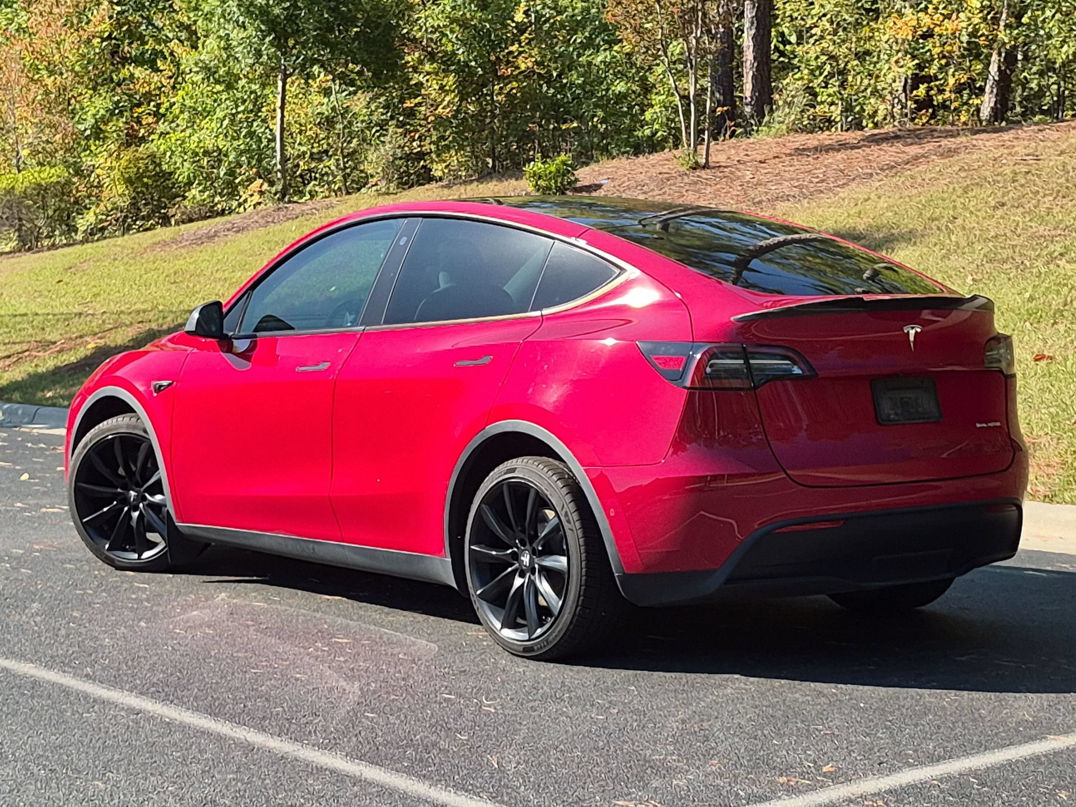 Used 2022 Tesla Model Y Long Range AWD/4WD image 3