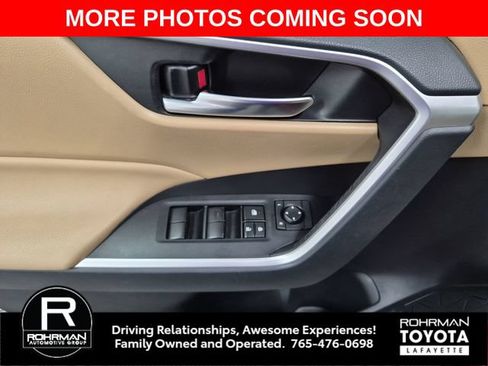 Used 2019 Toyota RAV4 XLE w/ Convenience Package FWD image 12