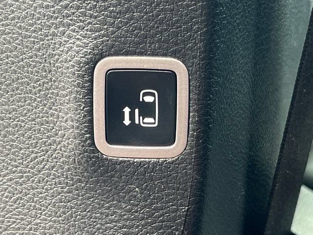 Used 2025 Chrysler Pacifica Select FWD image 37