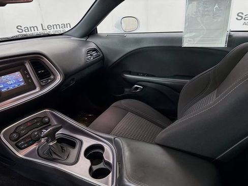 Used 2015 Dodge Challenger SXT w/ Driver Convenience Group RWD image 22
