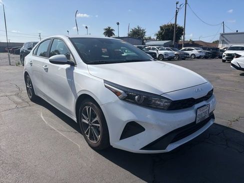 Used 2024 Kia Forte LXS FWD image 3