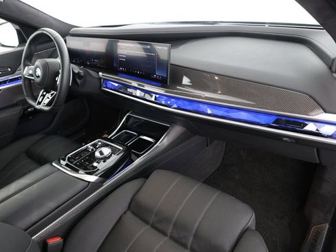 Used 2024 BMW 740i image 25