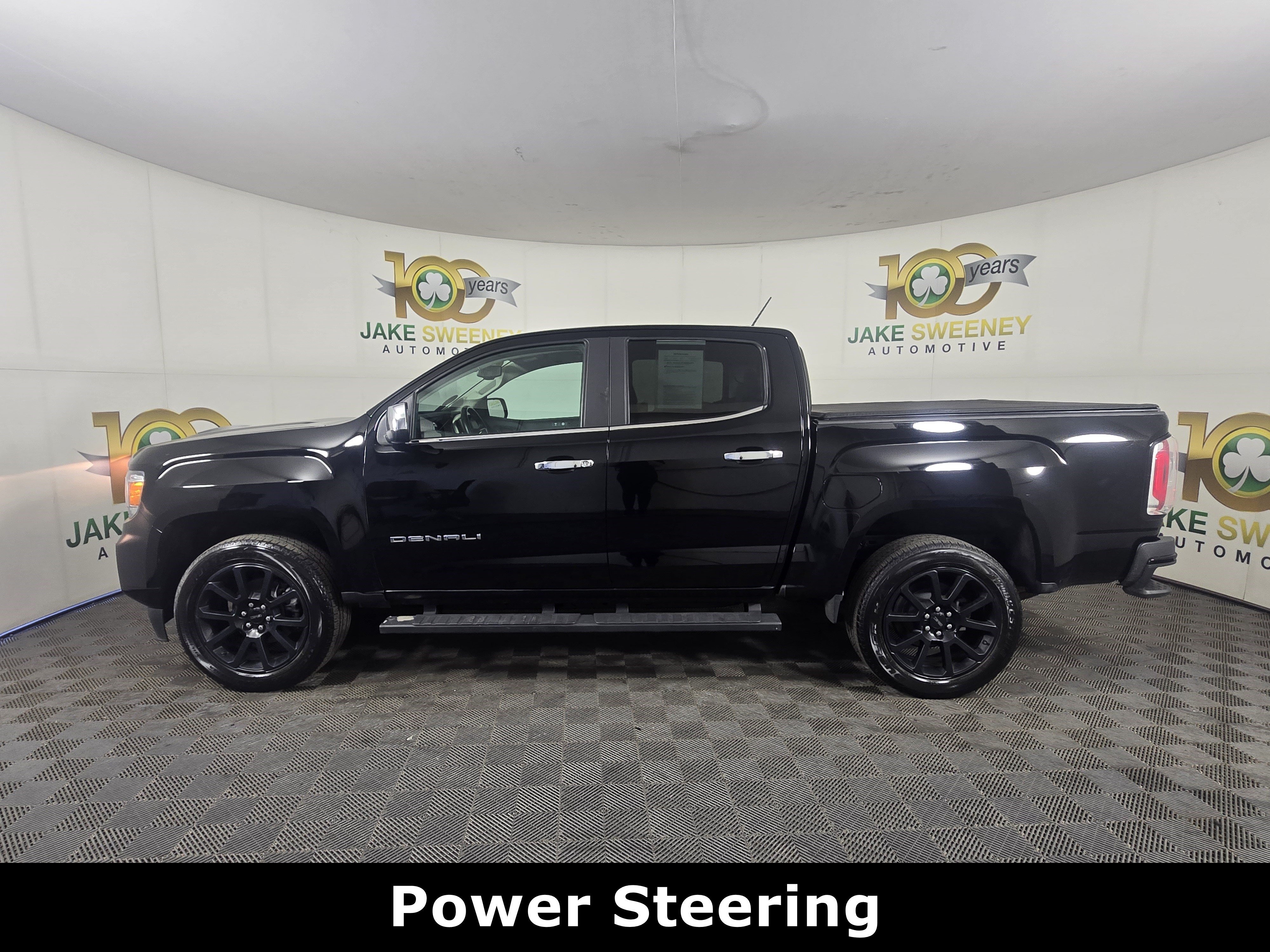Certified 2022 GMC Canyon Denali w/ Denali Black Edition Package AWD/4WD image 4