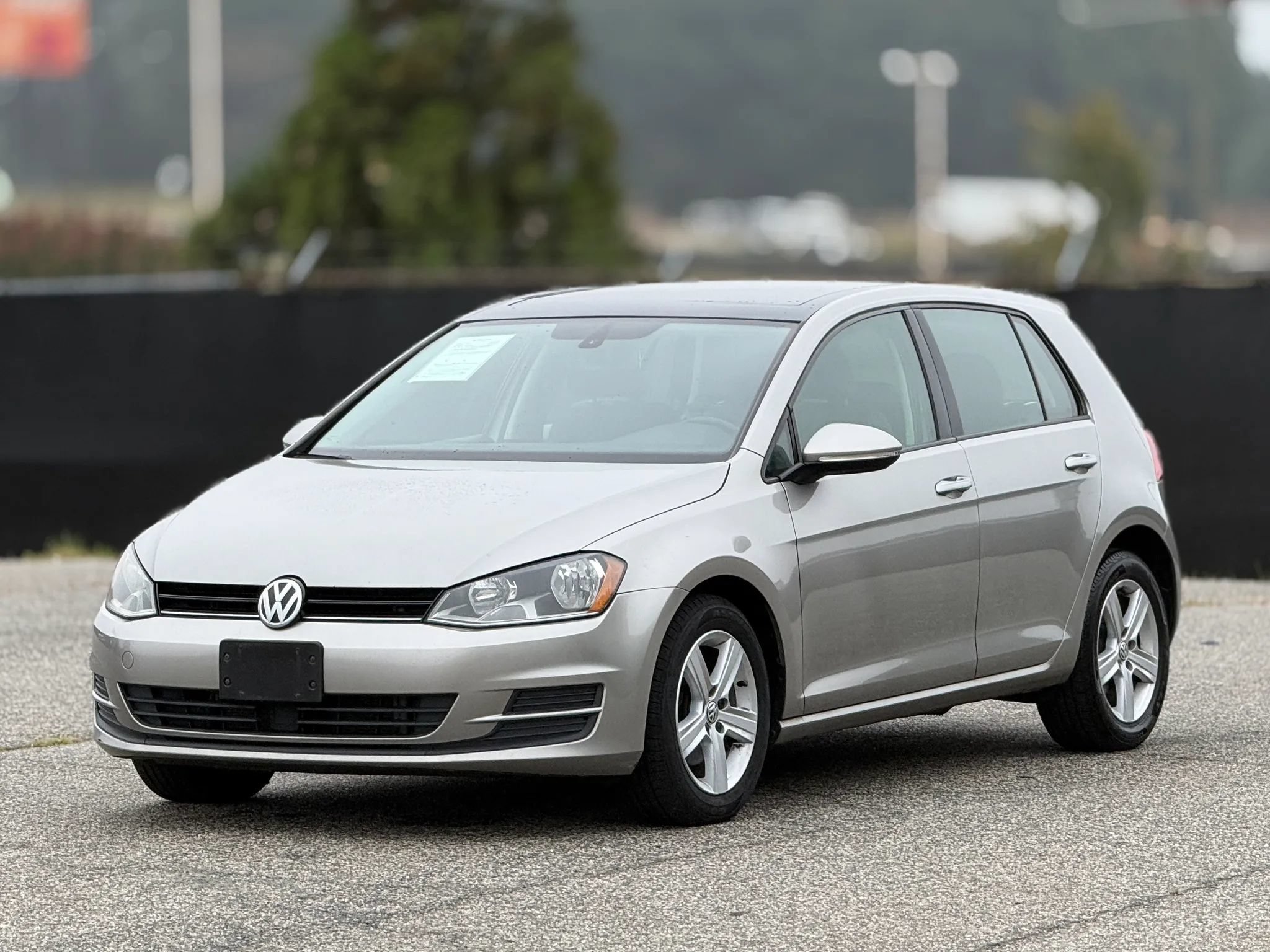 Used 2017 Volkswagen Golf Wolfsburg Edition FWD image 6