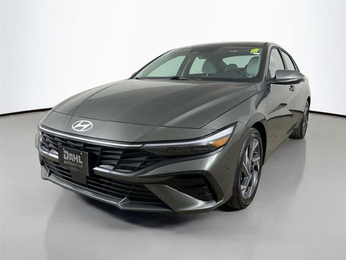 Used 2026 Hyundai Elantra Limited FWD image 4