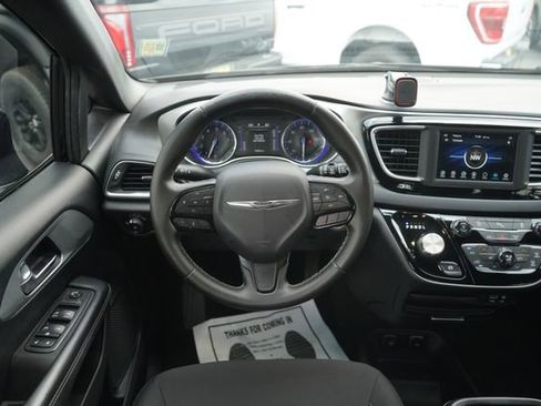 Used 2019 Chrysler Pacifica Touring Plus w/ S Appearance Package FWD image 24