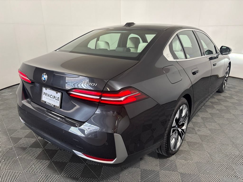 Certified 2026 BMW 530i w/ Premium Package RWD image 5