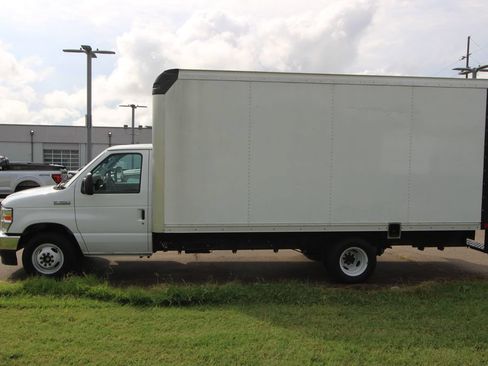 Used 2026 Ford E-350 and Econoline 350 Super Duty w/ Power Equipment Group RWD image 5