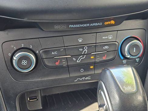 Used 2016 Ford Focus SE w/ SE Winter Package FWD image 29