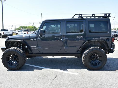 Used 2018 Jeep Wrangler Unlimited Sport S AWD/4WD image 9