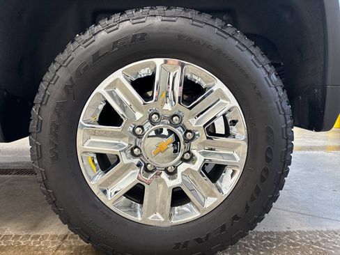 Used 2024 Chevrolet Silverado 2500 High Country image 14
