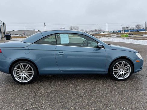 Used 2010 Volkswagen Eos Lux image 3