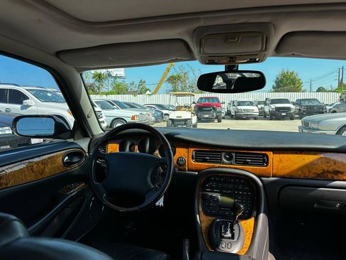 Used 2003 Jaguar XJ8 XJR Supercharged image 58