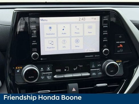 Used 2020 Toyota Highlander XLE AWD/4WD image 25