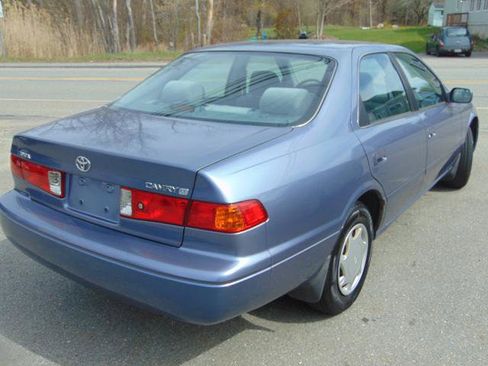 Used 2000 Toyota Camry LE FWD image 10