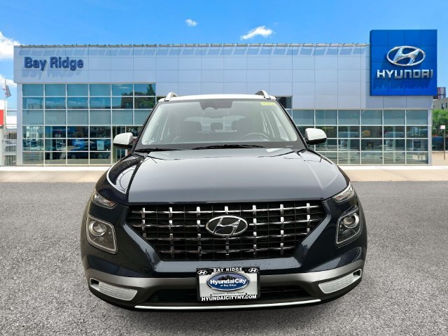 Used 2025 Hyundai Venue Limited FWD image 11