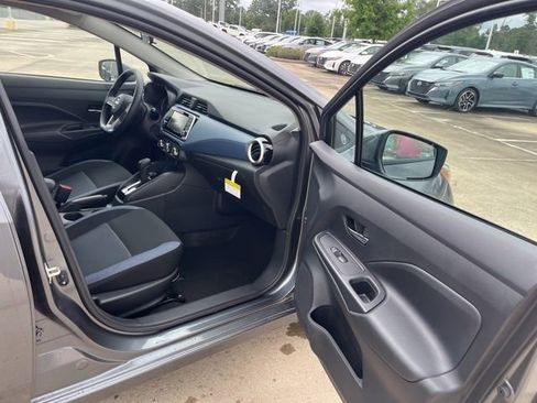 Used 2025 Nissan Versa SV image 16