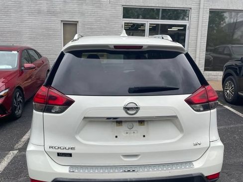 Used 2017 Nissan Rogue SV FWD image 4