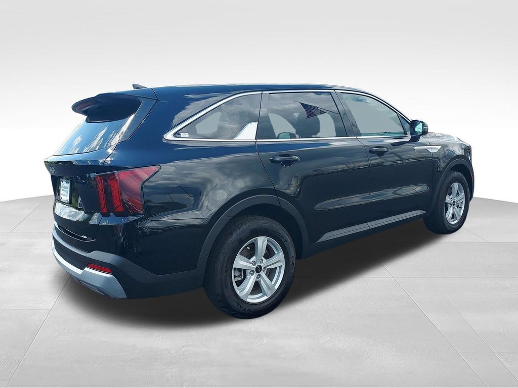 Used 2026 Kia Sorento LX FWD image 6