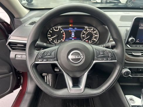 Used 2024 Nissan Altima 2.5 SV image 14