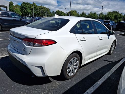 Used 2025 Toyota Corolla LE FWD image 4