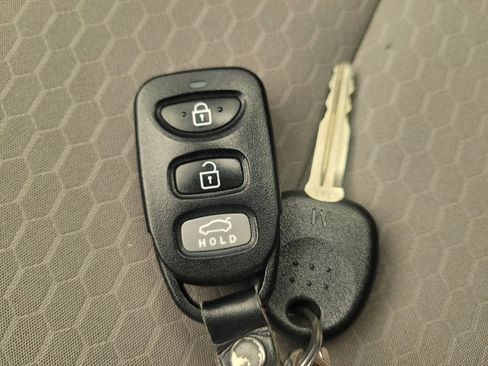Used 2020 Hyundai Elantra SE FWD image 32