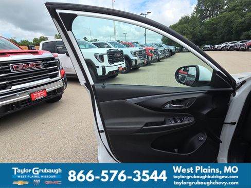 Used 2025 Buick Envista Preferred w/ Convenience I Package FWD image 12