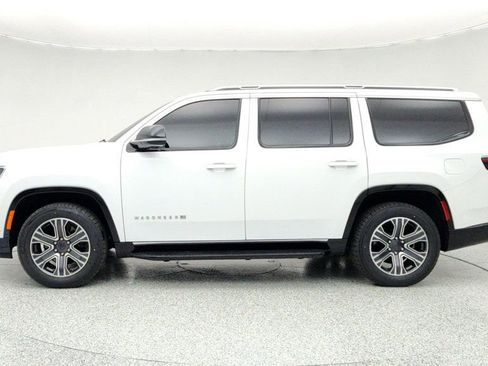 Used 2023 Jeep Wagoneer 4WD w/ Premium Group I image 8