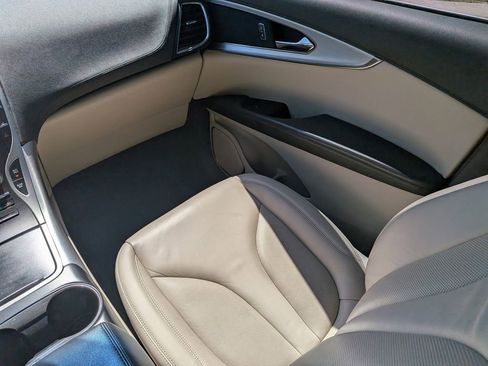 Used 2020 Lincoln Nautilus FWD w/ Equipment Group 101A image 17