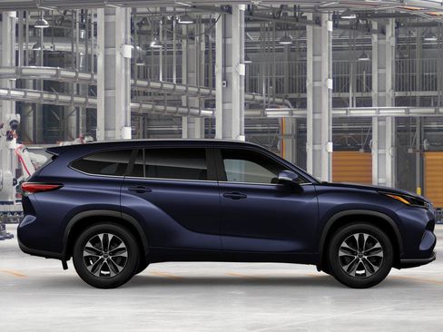New 2026 Toyota Highlander XLE image 12