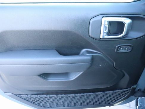 New 2025 Jeep Gladiator Sport image 15