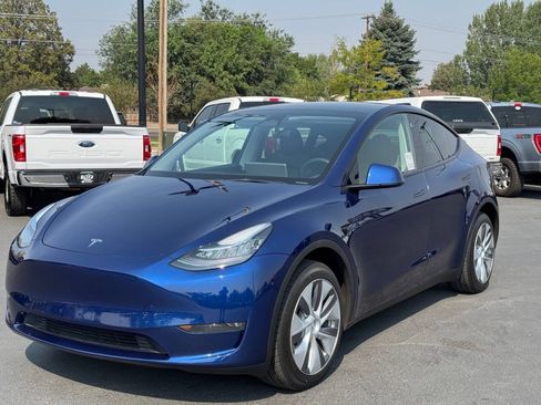 Used 2023 Tesla Model Y Long Range AWD/4WD image 3