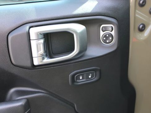 Used 2025 Jeep Wrangler Unlimited Sport AWD/4WD image 13