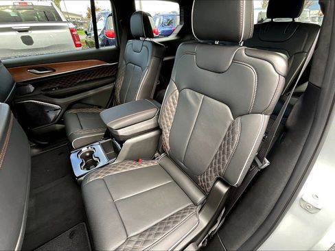 New 2025 Jeep Grand Cherokee L Summit image 10