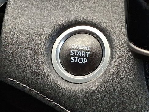 Used 2020 Toyota Highlander XLE image 26