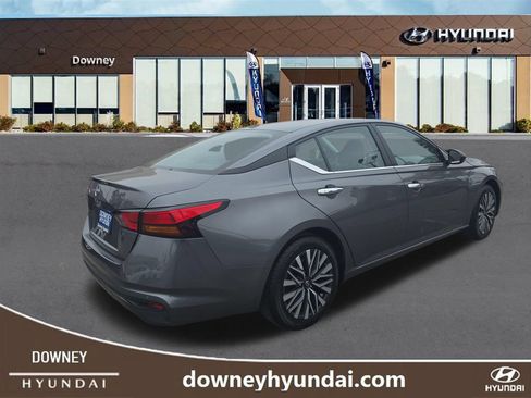 Used 2025 Nissan Altima 2.5 SV FWD image 5