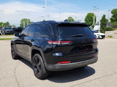 Used 2023 Jeep Grand Cherokee Limited w/ Black Appearance Package AWD/4WD image 5