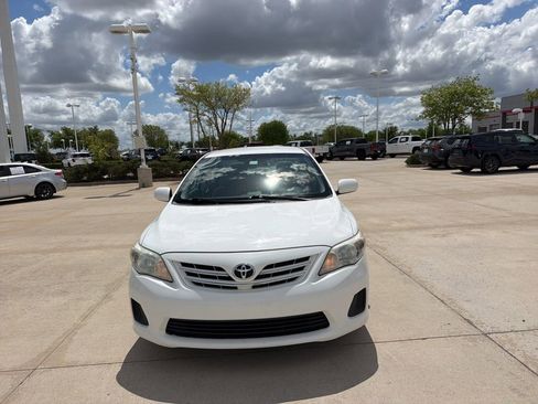 Used 2013 Toyota Corolla LE image 2