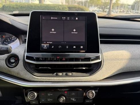 Used 2022 Jeep Compass Latitude image 21