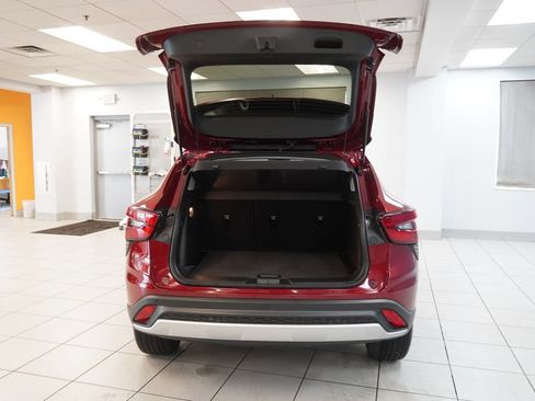 Used 2025 Chevrolet Trax LT w/ Driver Confidence Package FWD image 8