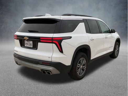 Used 2024 Chevrolet Traverse LT FWD image 6