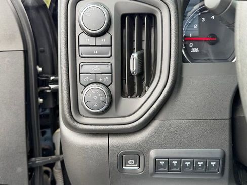 Used 2023 Chevrolet Silverado 2500 Custom w/ Custom Value Package image 29