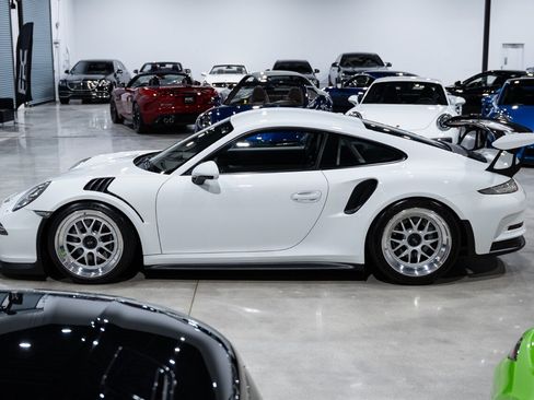 Used 2016 Porsche 911 GT3 RS RWD image 3
