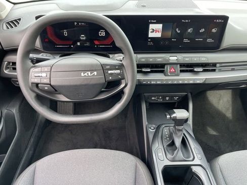 Used 2025 Kia K4 LXS image 10