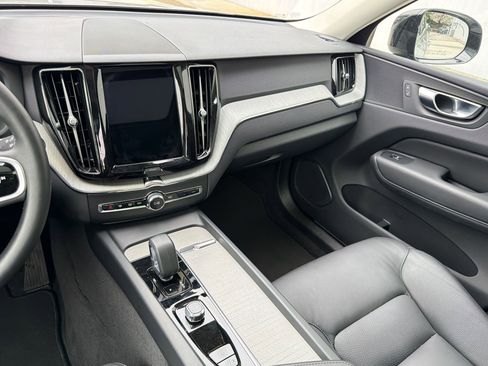 Certified 2025 Volvo XC60 B5 Plus image 27